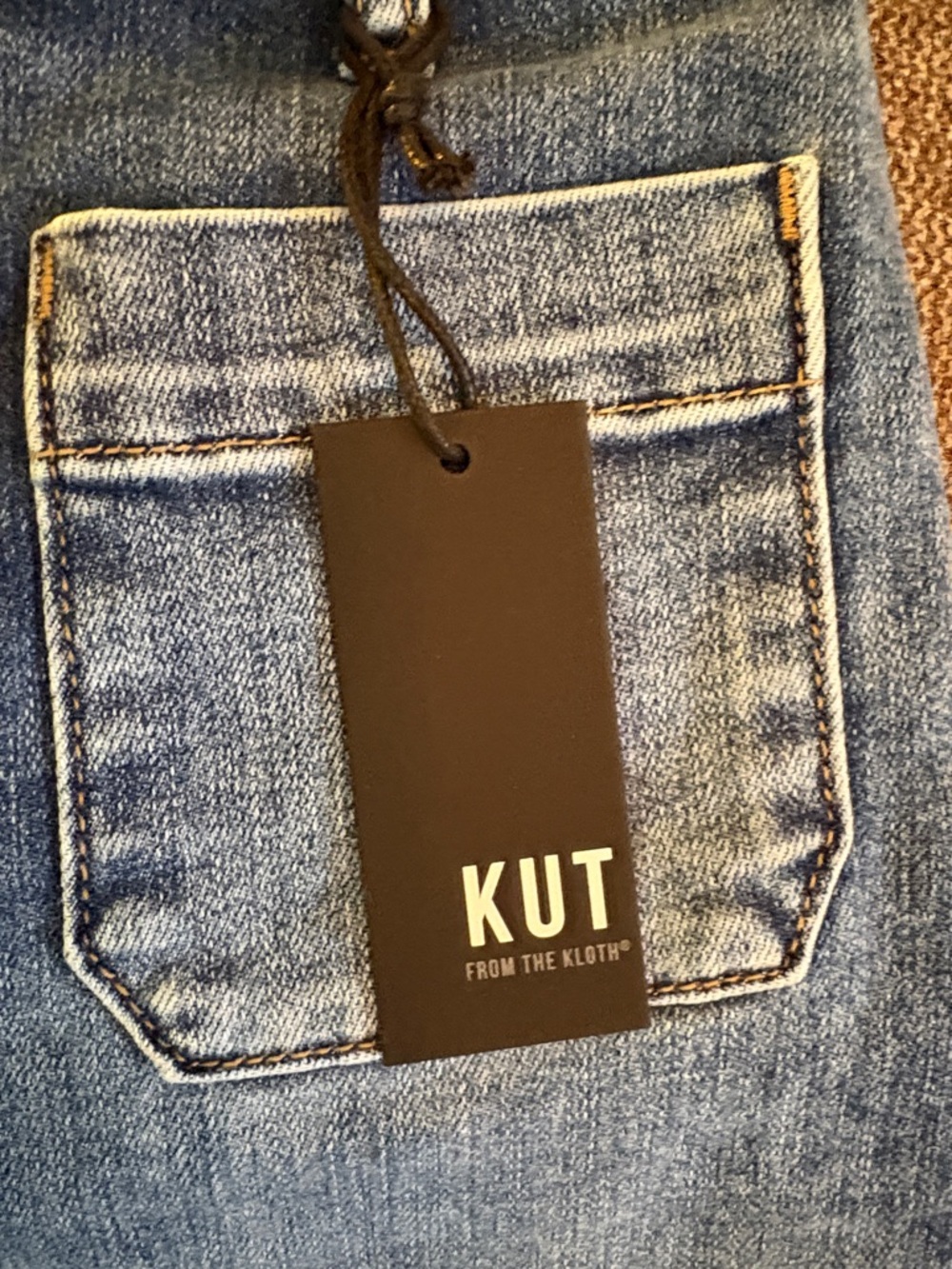 Kut from the Kloth Medium Blue High-Rise Wide Leg Jeans with Front Patch Pockets - Picture 4 of 6